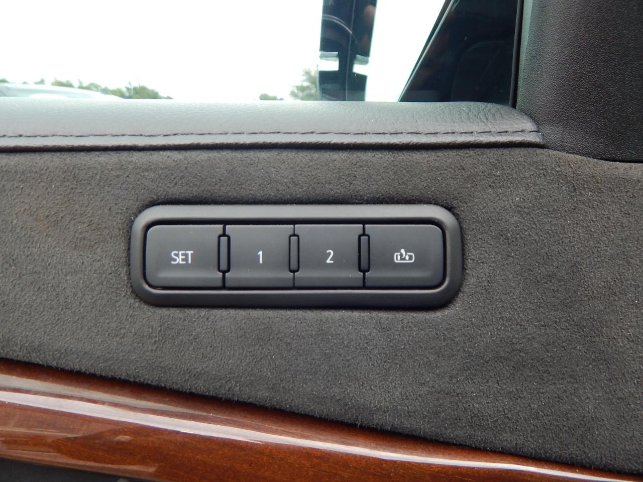 Cadillac Escalade ESV 4WD 4dr Luxury 2020