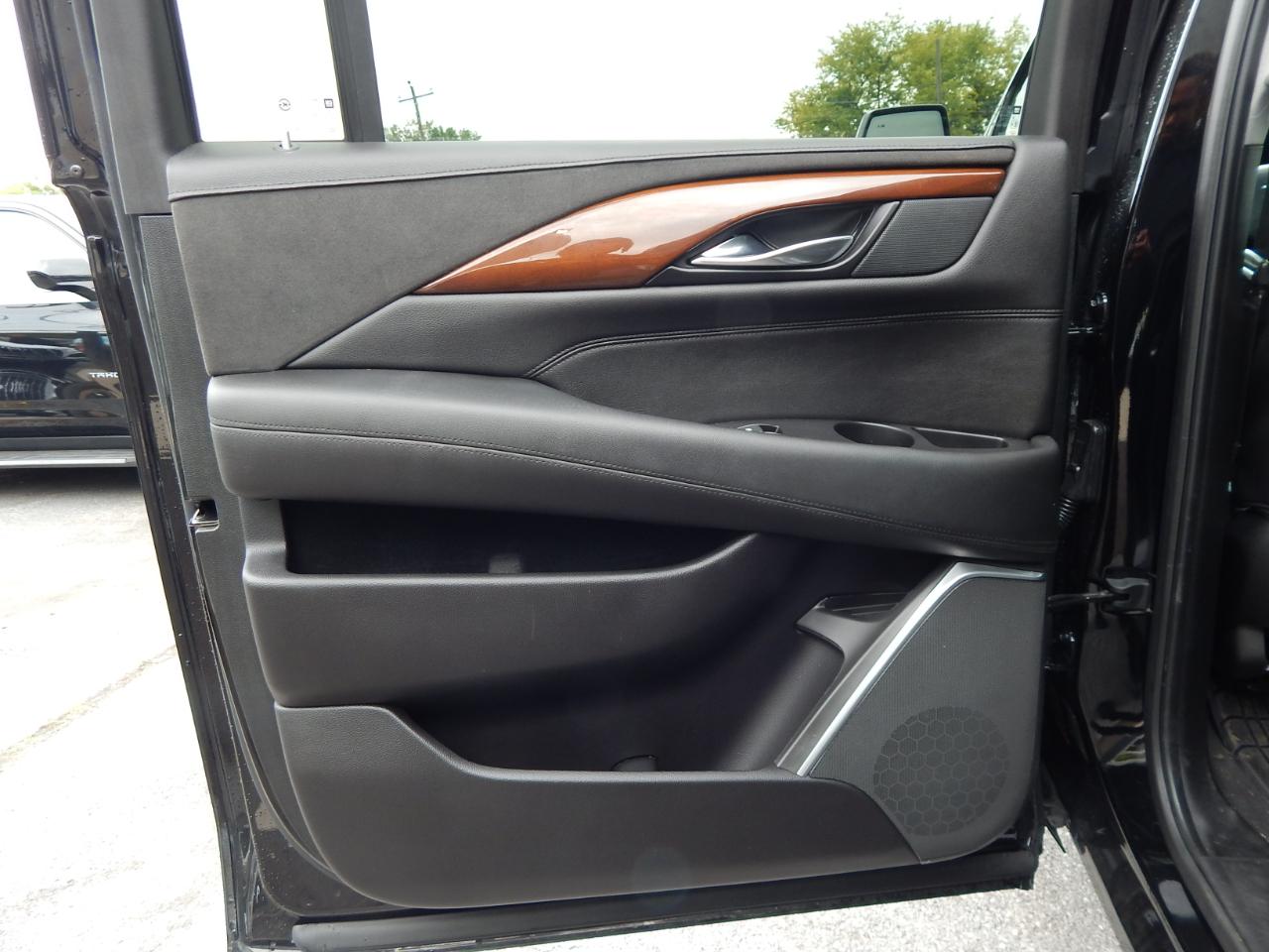 Cadillac Escalade ESV 4WD 4dr Luxury 2020