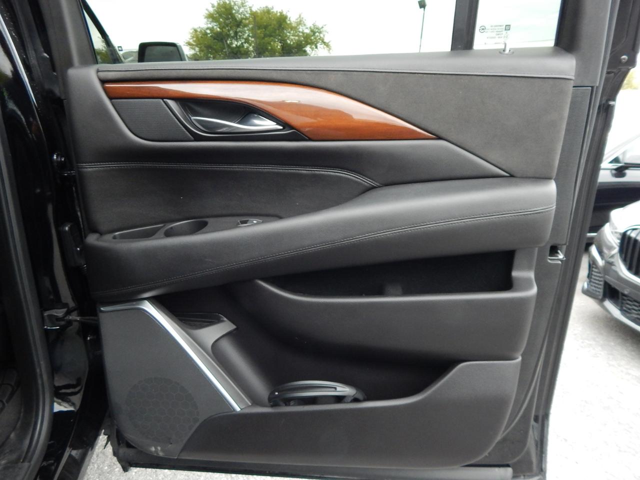 Cadillac Escalade ESV 4WD 4dr Luxury 2020