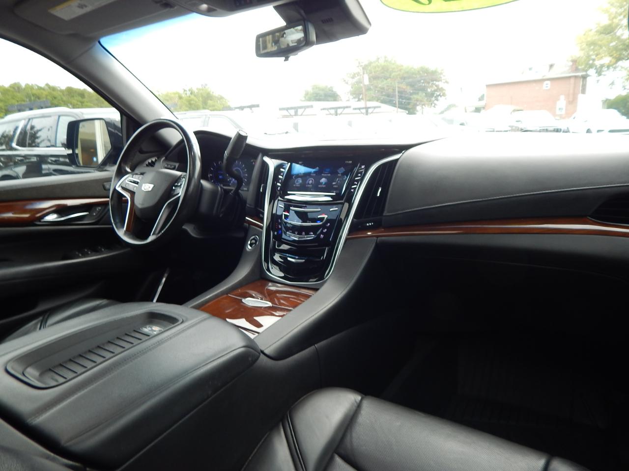 Cadillac Escalade ESV 4WD 4dr Luxury 2020