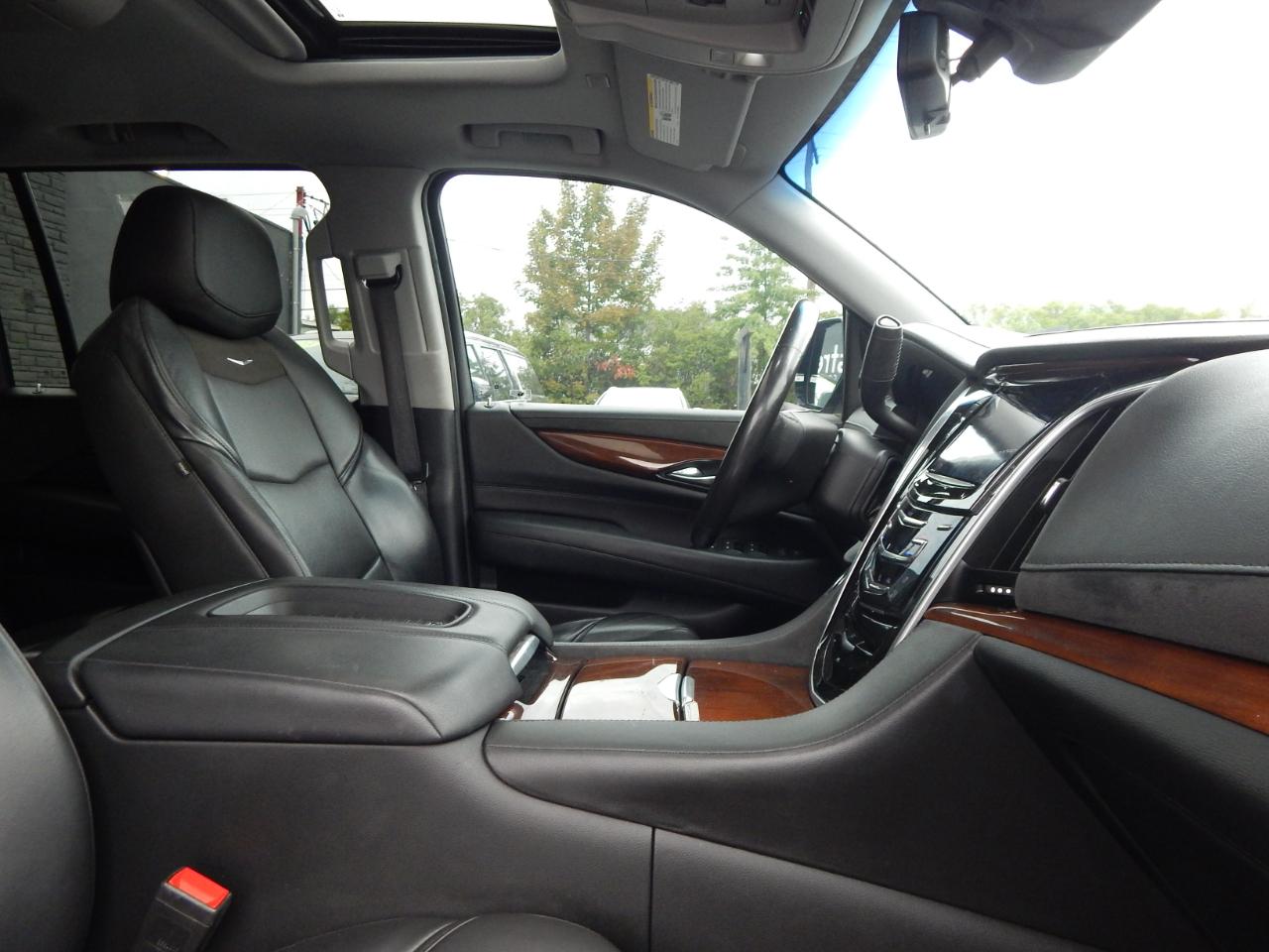 Cadillac Escalade ESV 4WD 4dr Luxury 2020