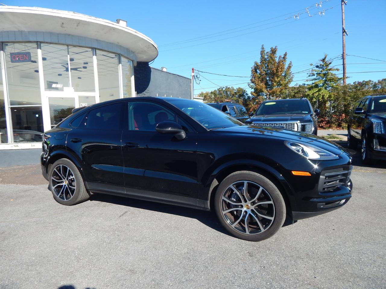 Porsche Cayenne Platinum Edition Coupe AWD 2023