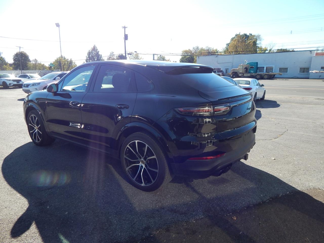 Porsche Cayenne Platinum Edition Coupe AWD 2023