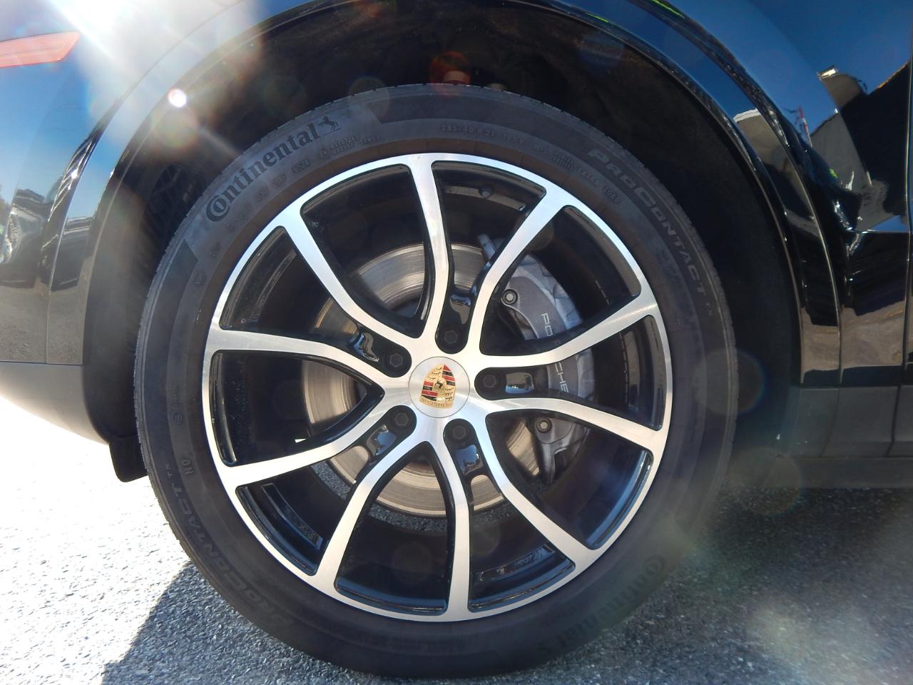 Porsche Cayenne Platinum Edition Coupe AWD 2023
