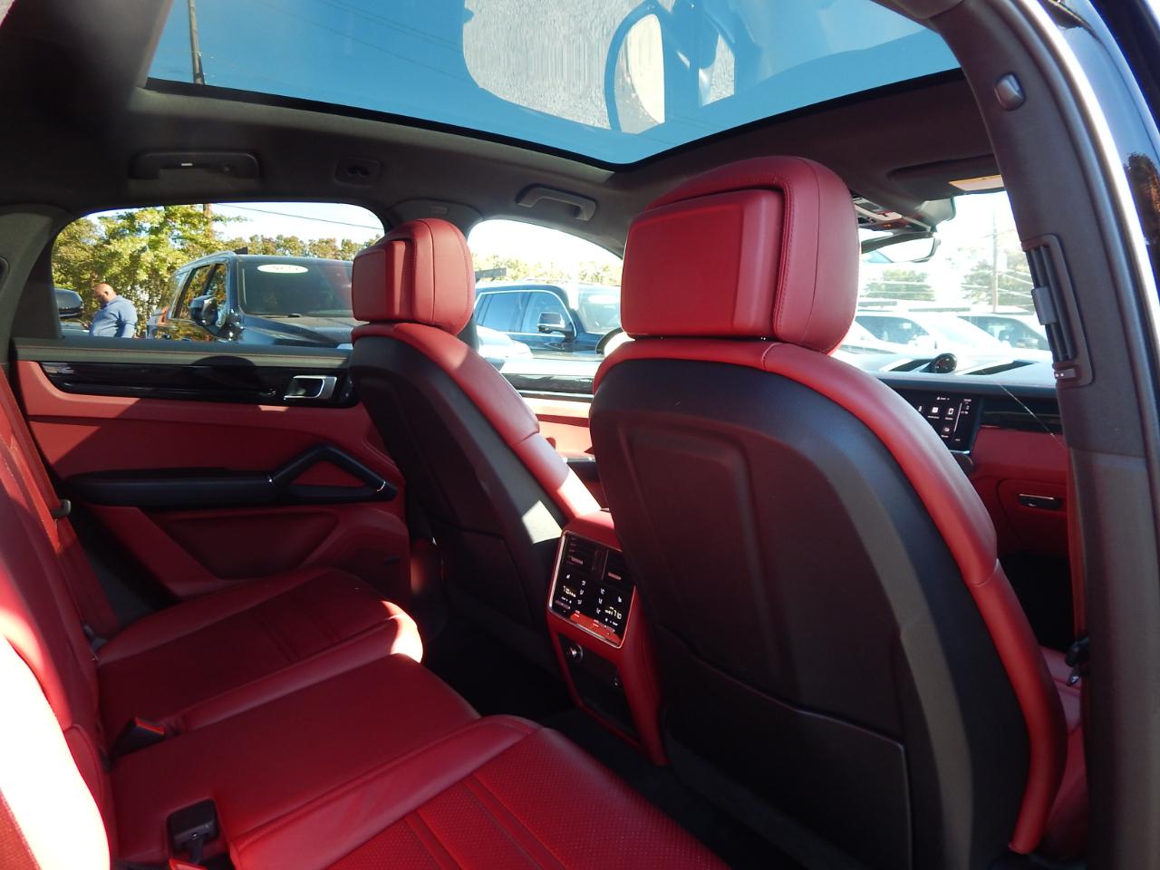 Porsche Cayenne Platinum Edition Coupe AWD 2023