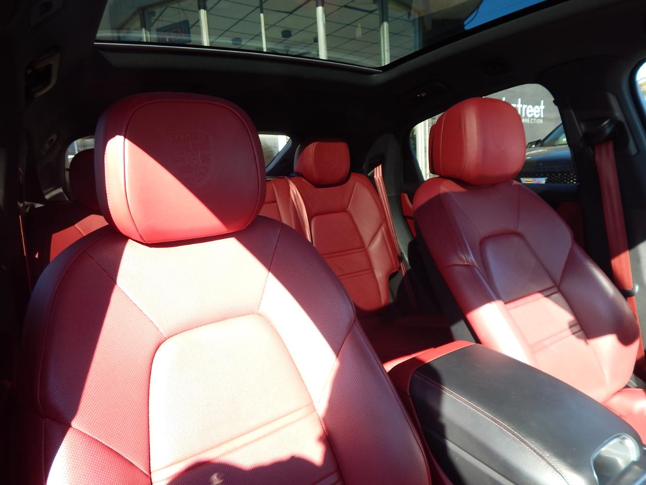 Porsche Cayenne Platinum Edition Coupe AWD 2023