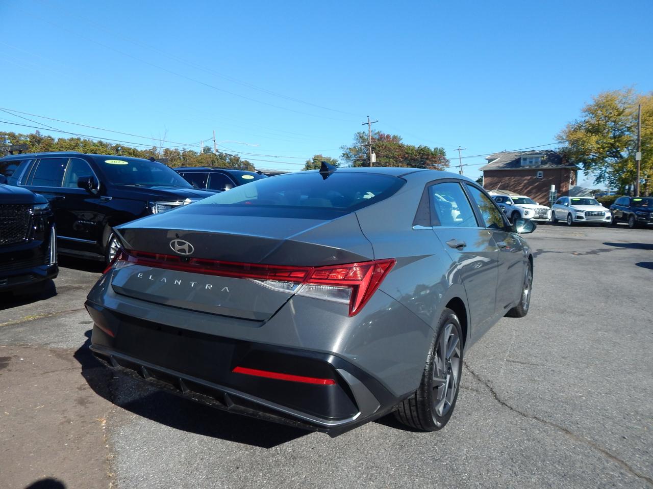 Hyundai Elantra SEL Convenience IVT 2025