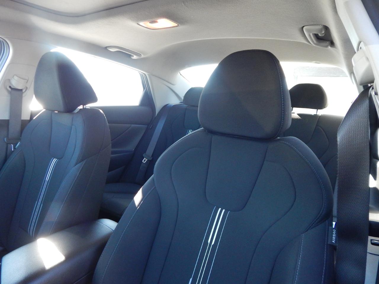 Hyundai Elantra SEL Convenience IVT 2025