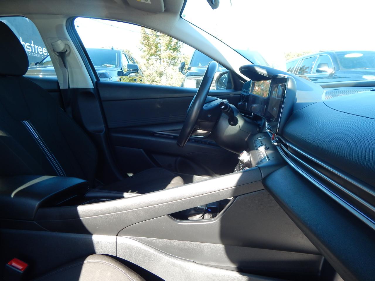 Hyundai Elantra SEL Convenience IVT 2025