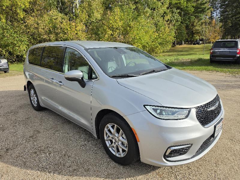 Chrysler Pacifica Touring L 2023