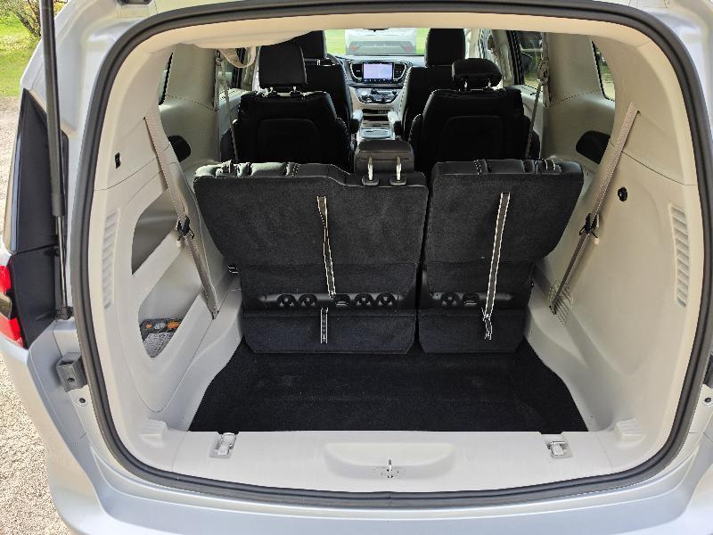 Chrysler Pacifica Touring L 2023
