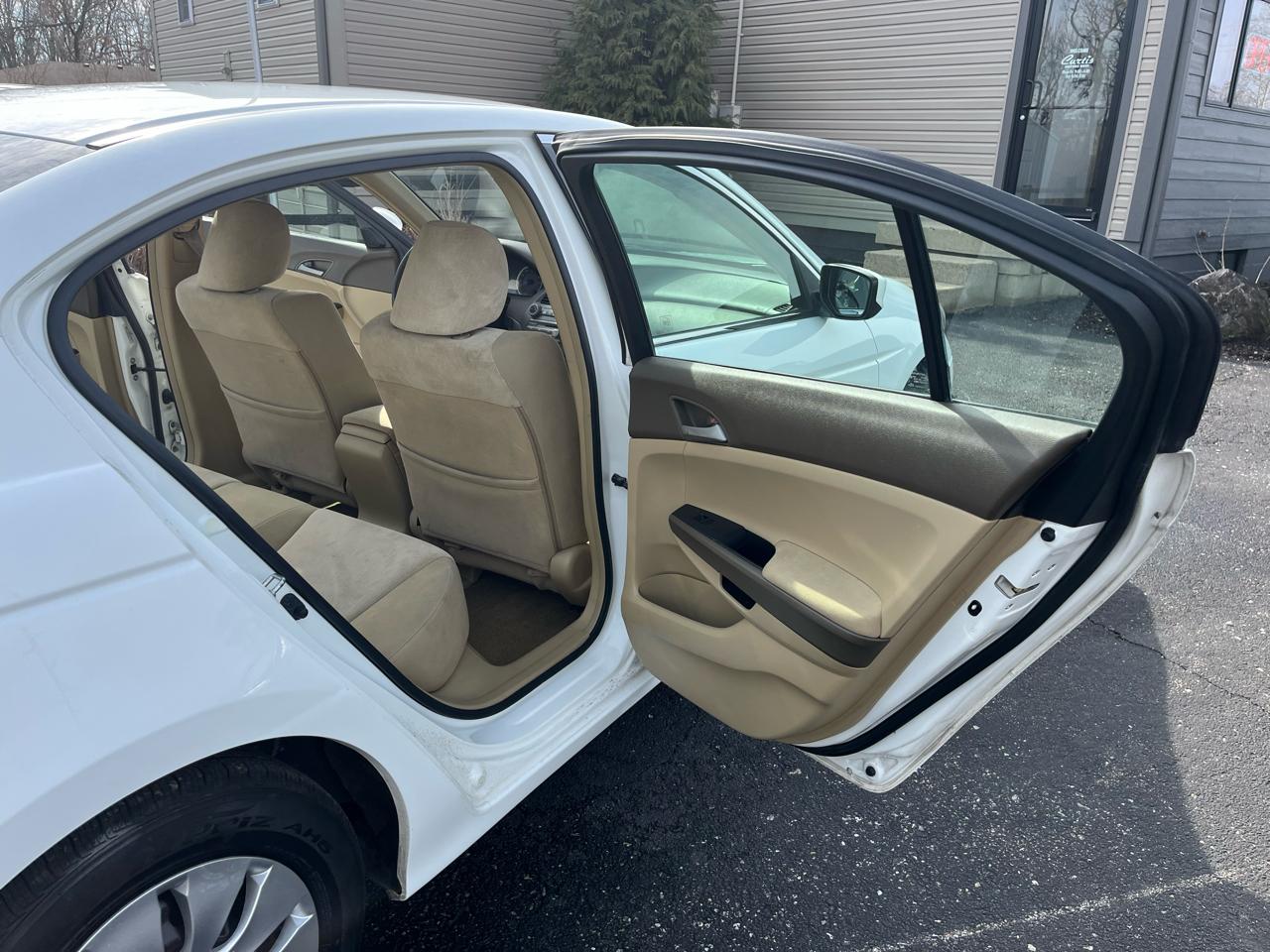 Honda Accord LX sedan AT 2009