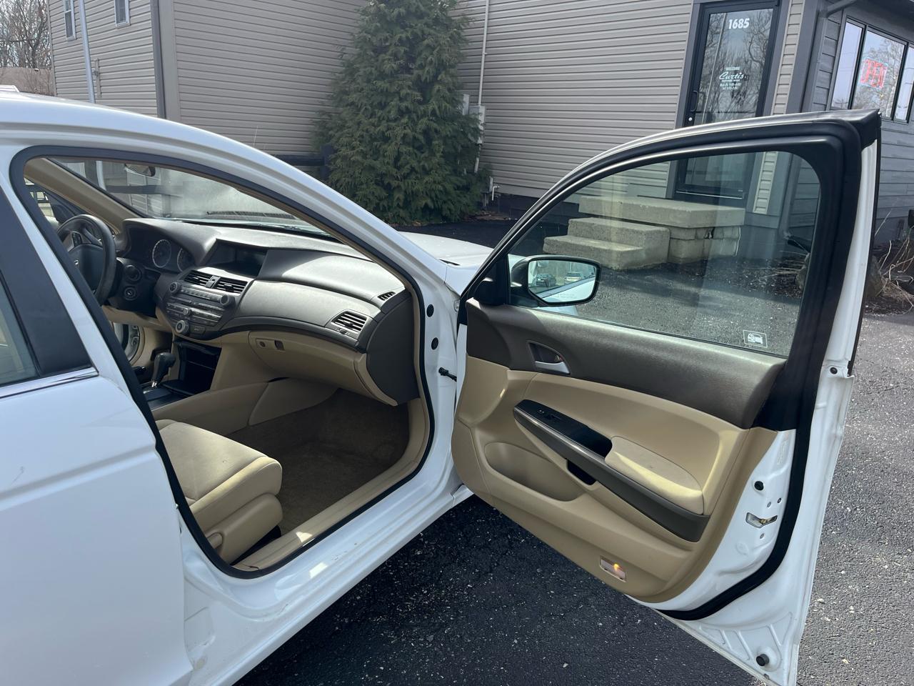 Honda Accord LX sedan AT 2009