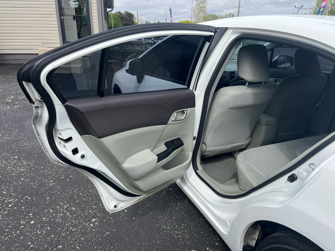 Honda Civic LX Sedan 5-Speed AT 2012