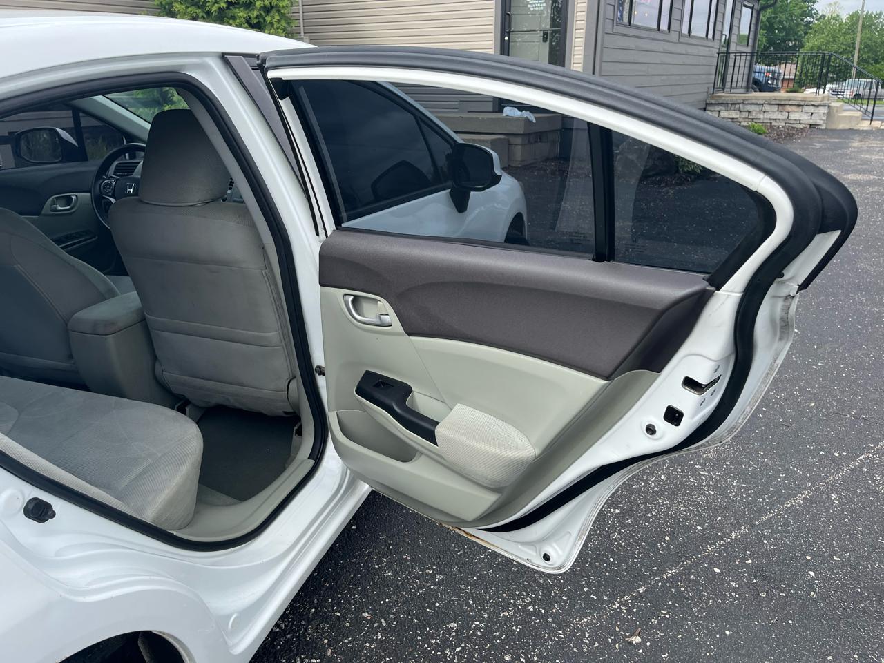 Honda Civic LX Sedan 5-Speed AT 2012