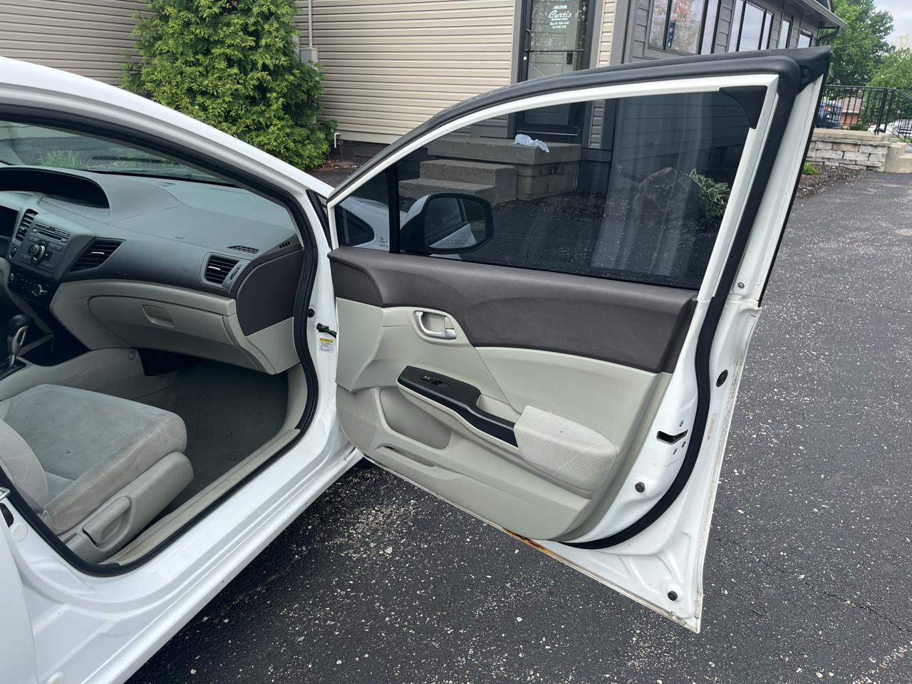 Honda Civic LX Sedan 5-Speed AT 2012