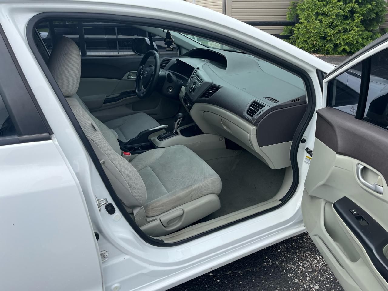 Honda Civic LX Sedan 5-Speed AT 2012