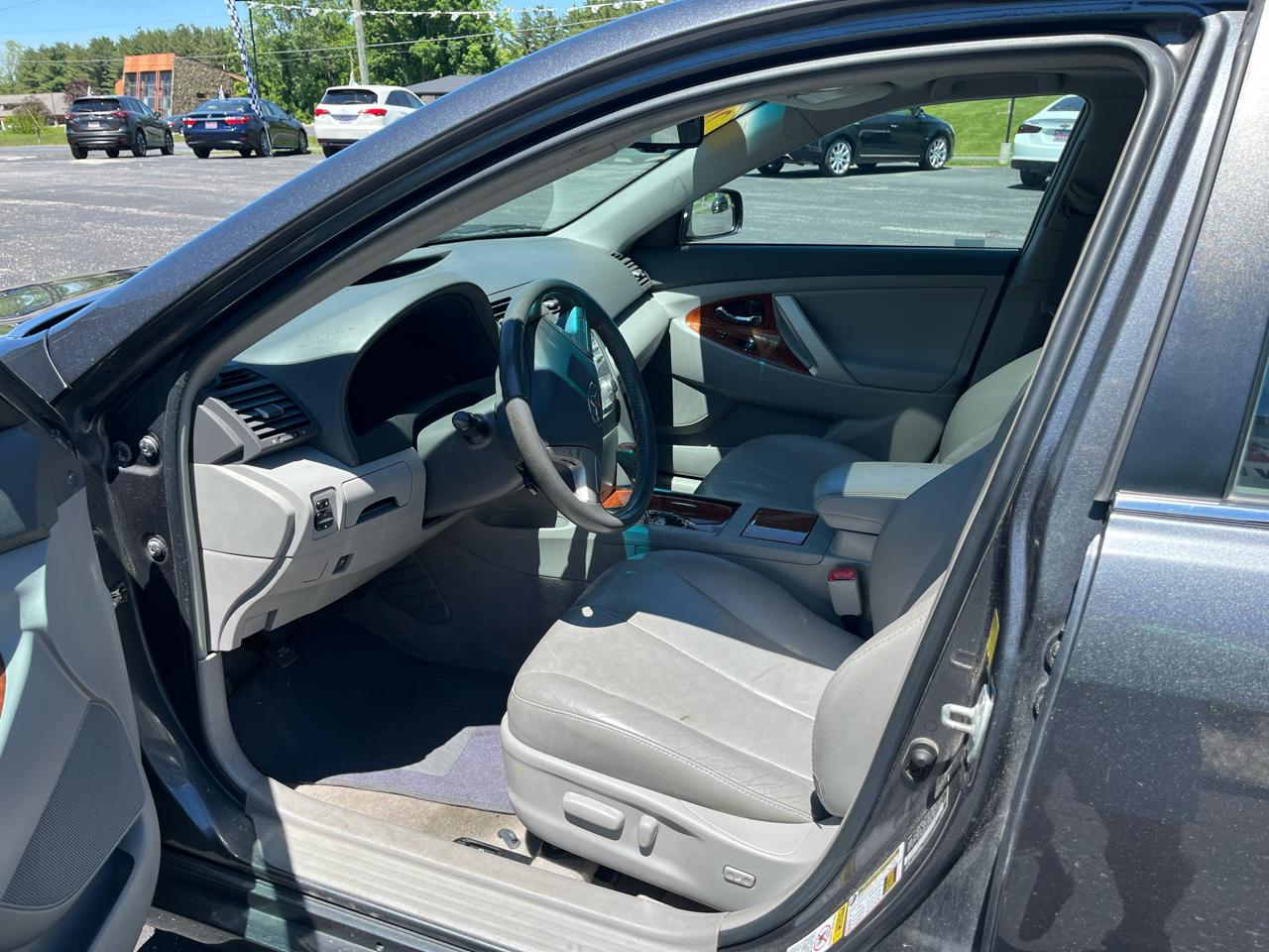 Toyota Camry Base 6-Spd AT 2011