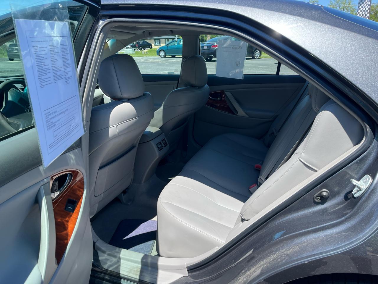 Toyota Camry Base 6-Spd AT 2011
