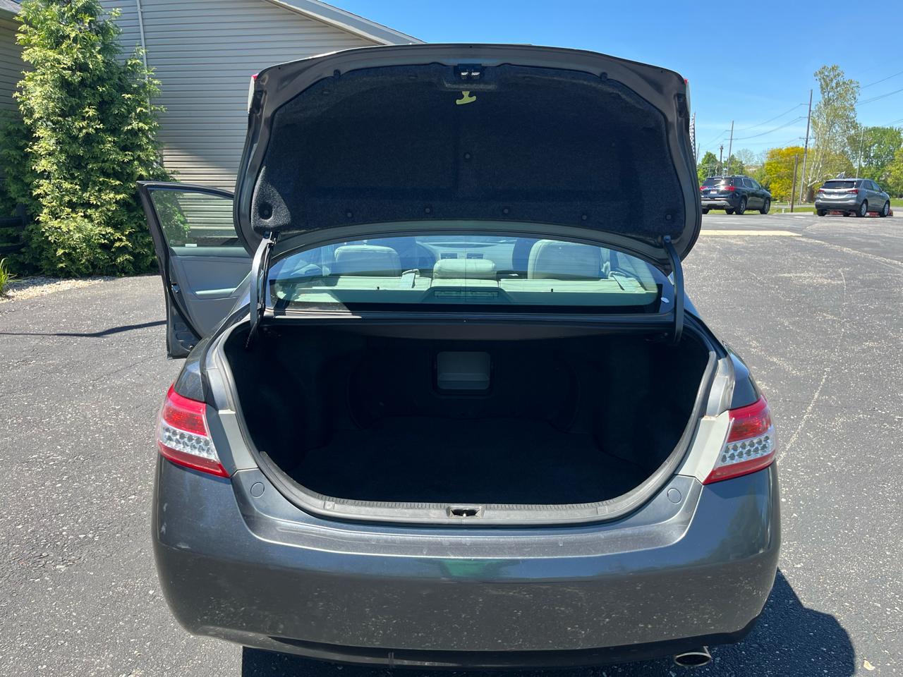 Toyota Camry Base 6-Spd AT 2011