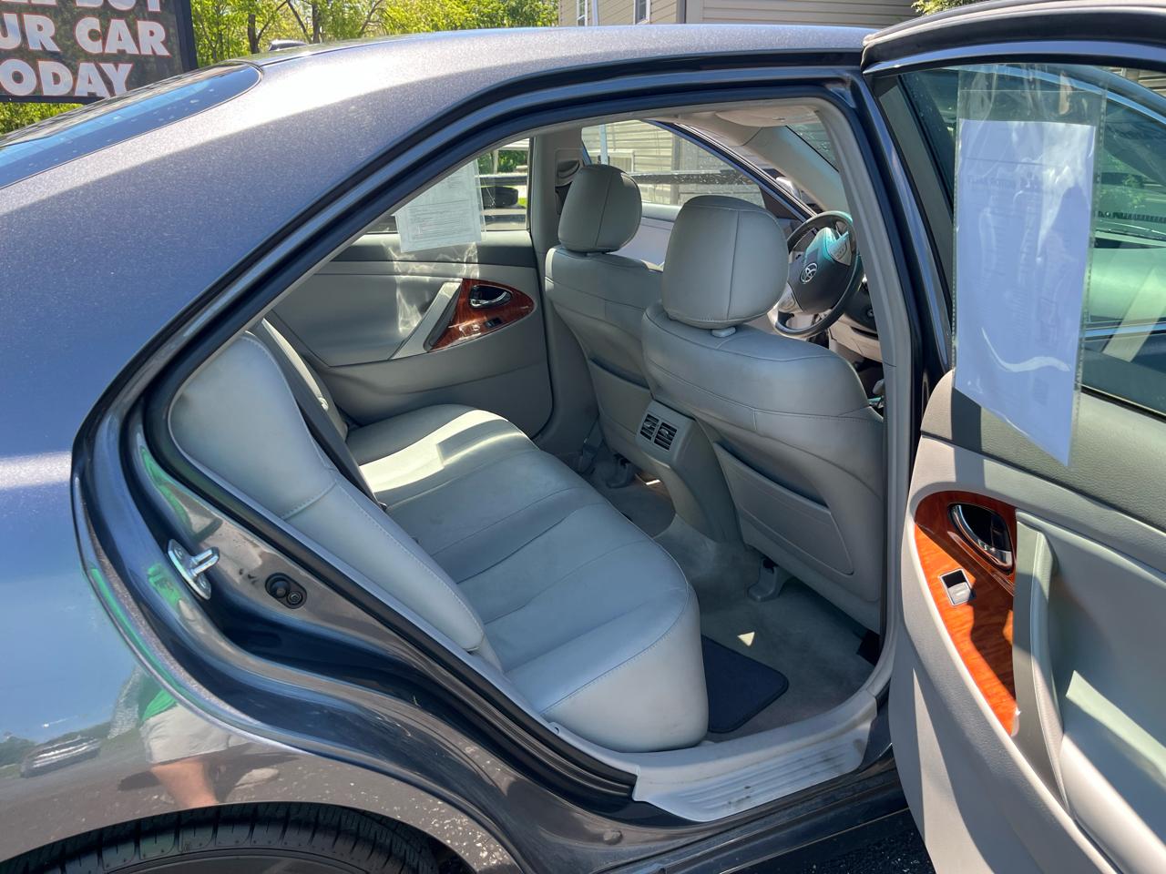 Toyota Camry Base 6-Spd AT 2011
