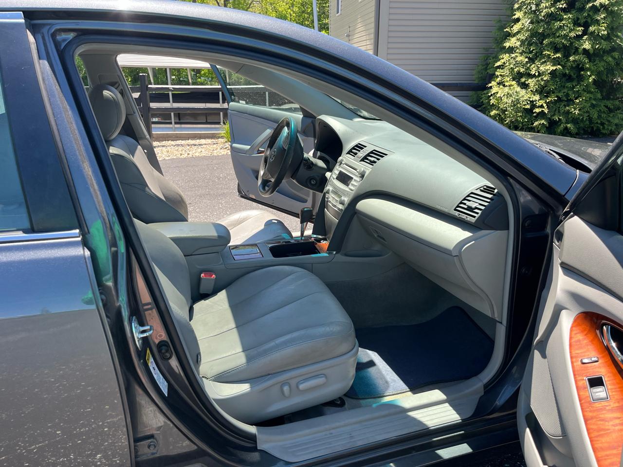 Toyota Camry Base 6-Spd AT 2011