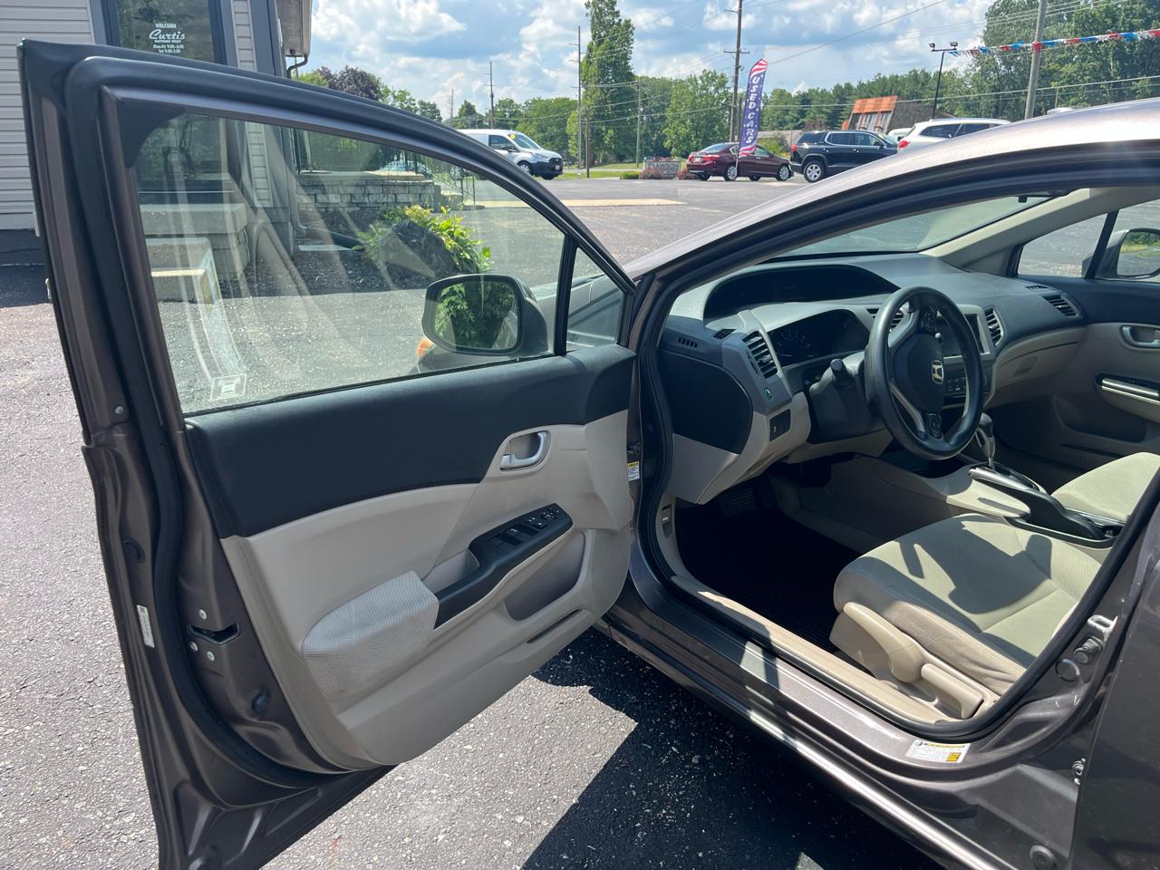 Honda Civic LX Sedan 5-Speed AT 2012