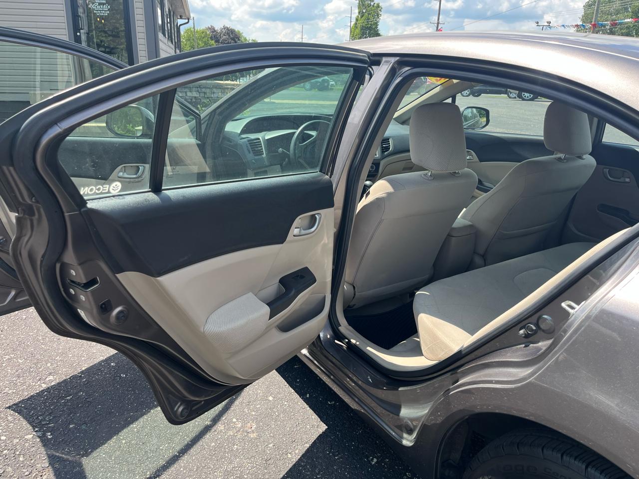 Honda Civic LX Sedan 5-Speed AT 2012