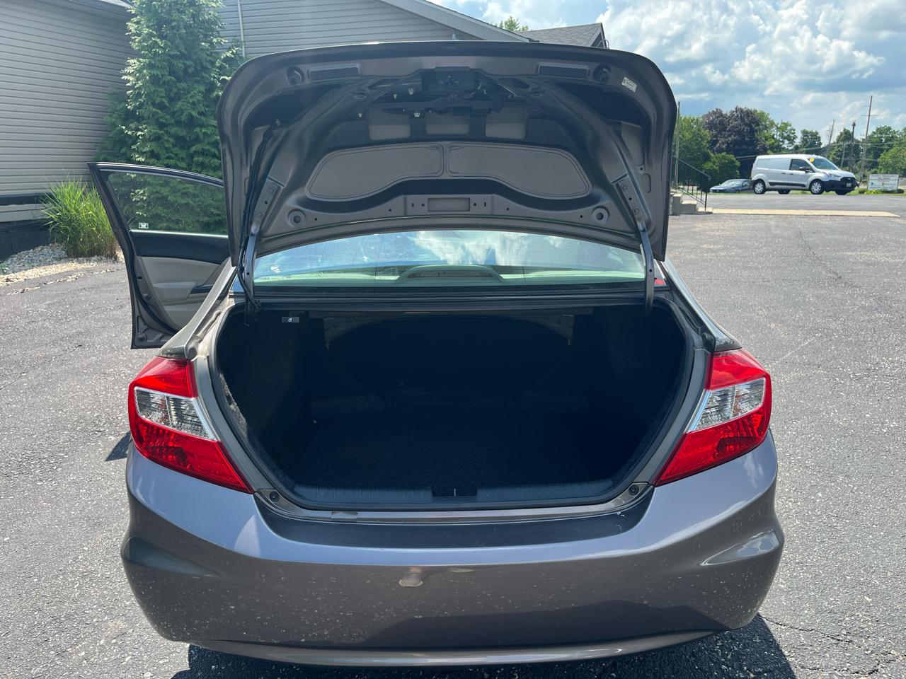 Honda Civic LX Sedan 5-Speed AT 2012