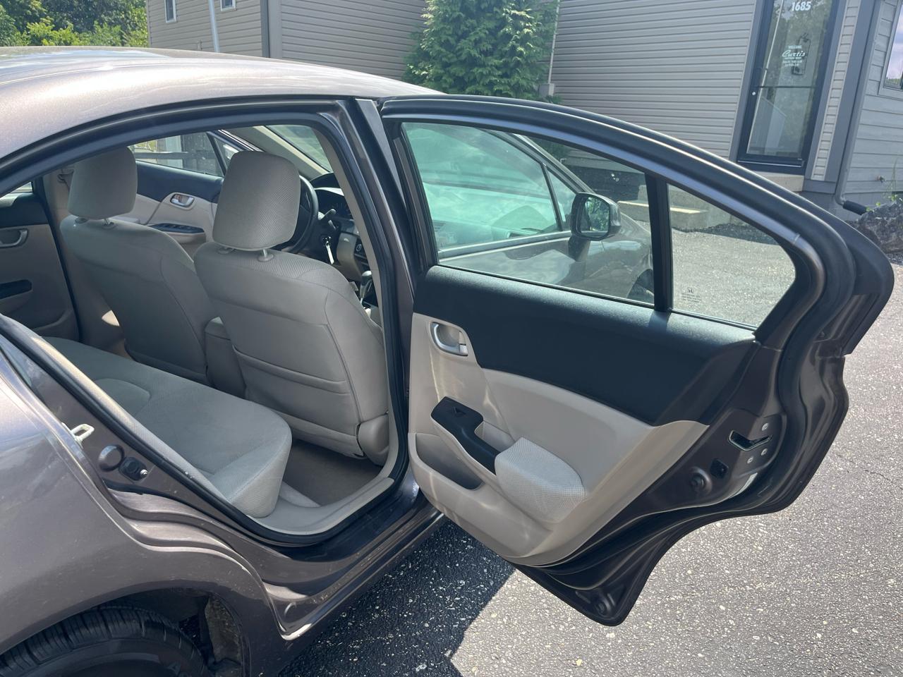 Honda Civic LX Sedan 5-Speed AT 2012