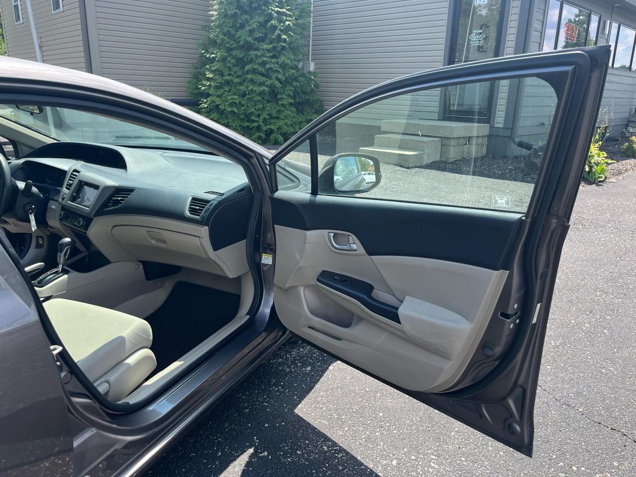 Honda Civic LX Sedan 5-Speed AT 2012