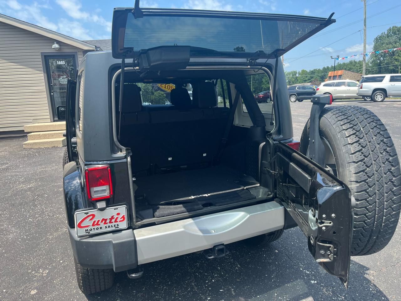 Jeep Wrangler Unlimited Sahara 4WD 2015