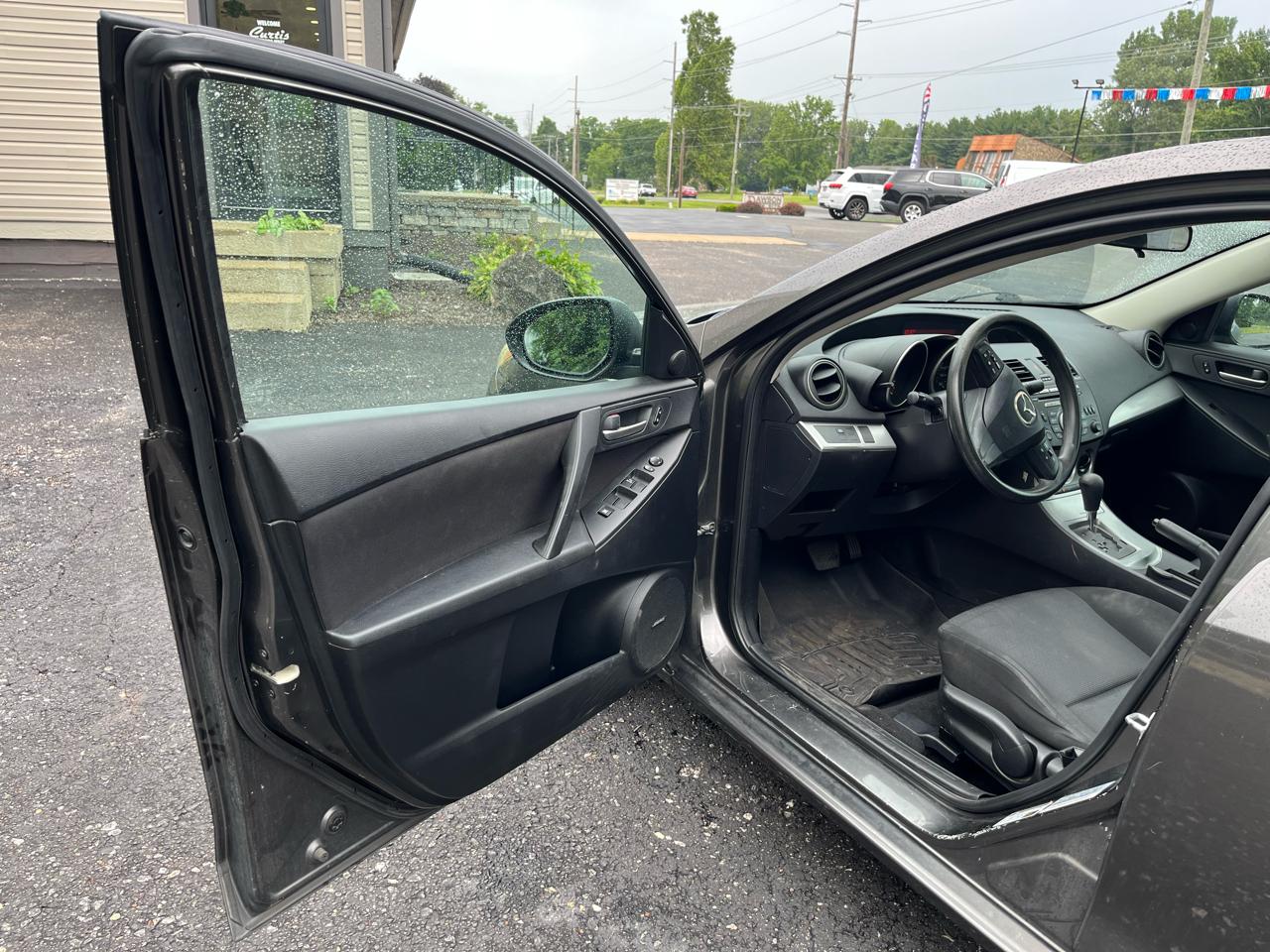 Mazda MAZDA3 i Touring 4-door 2010