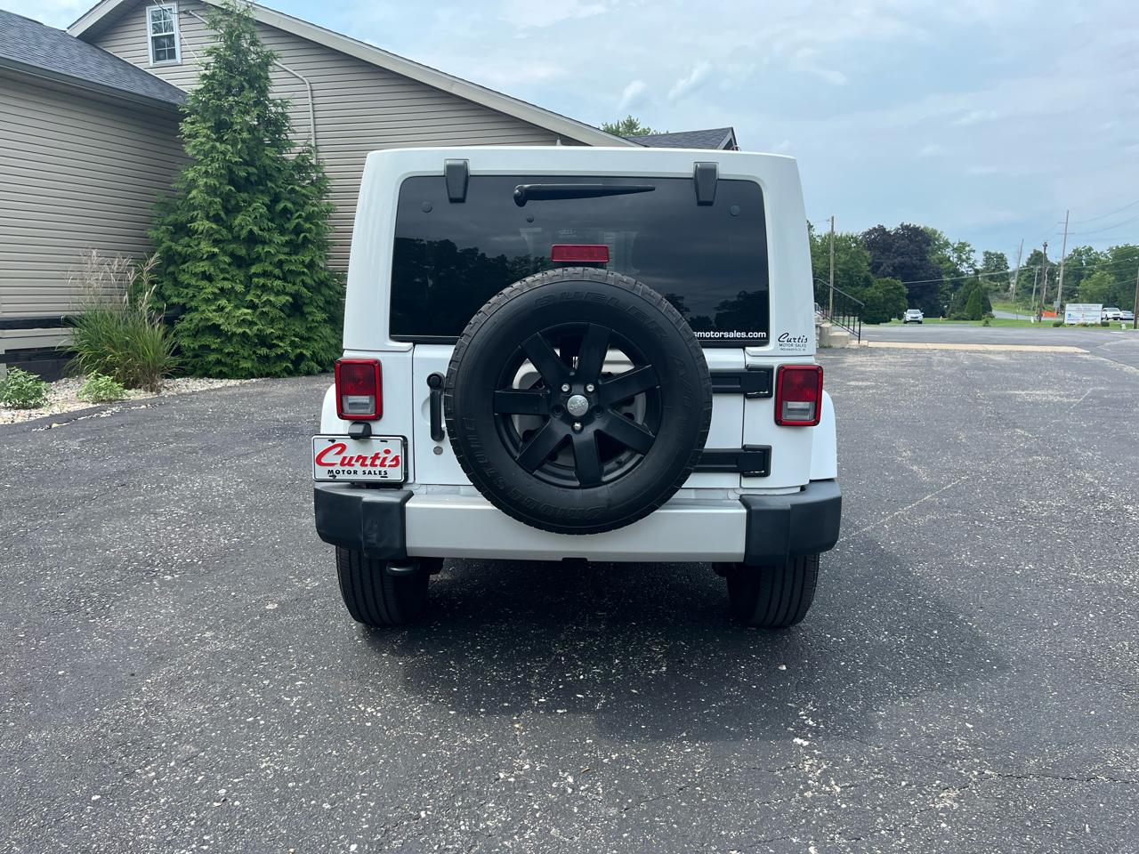 Jeep Wrangler Unlimited Sahara 4WD 2013