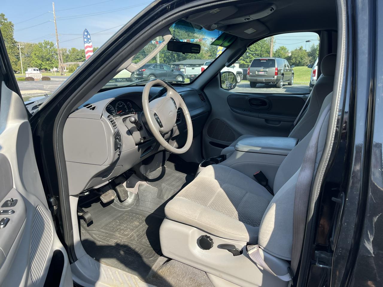Ford F-150 XL SuperCab Short Bed 2WD 2002