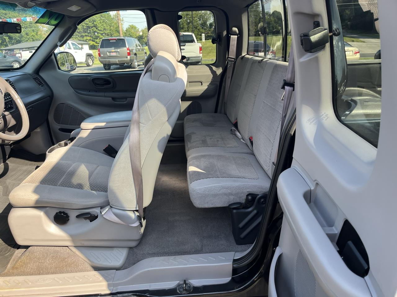 Ford F-150 XL SuperCab Short Bed 2WD 2002