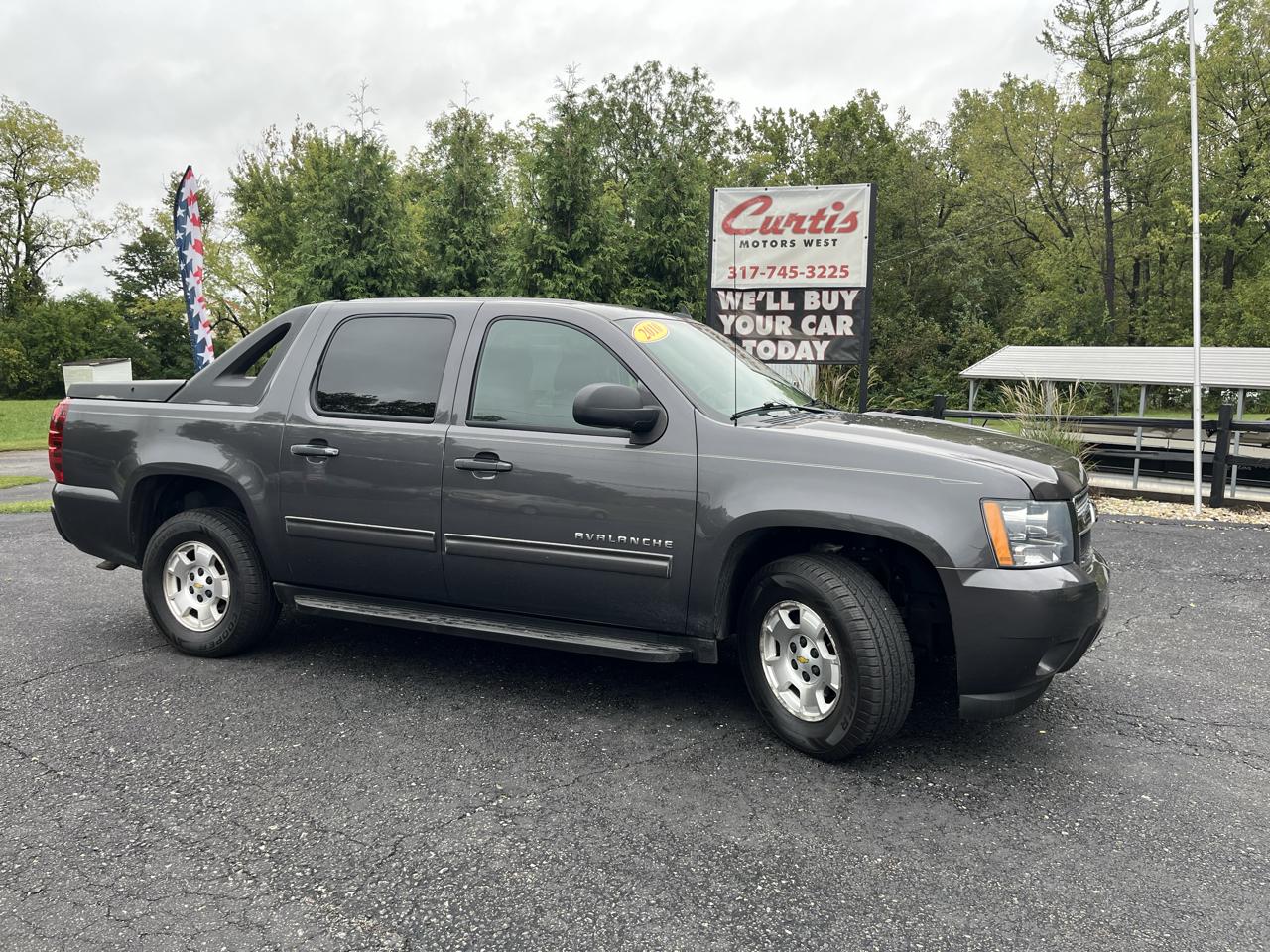 Chevrolet Avalanche LS 2WD 2010