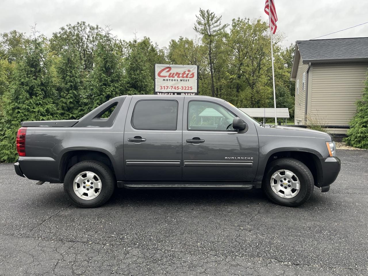 Chevrolet Avalanche LS 2WD 2010