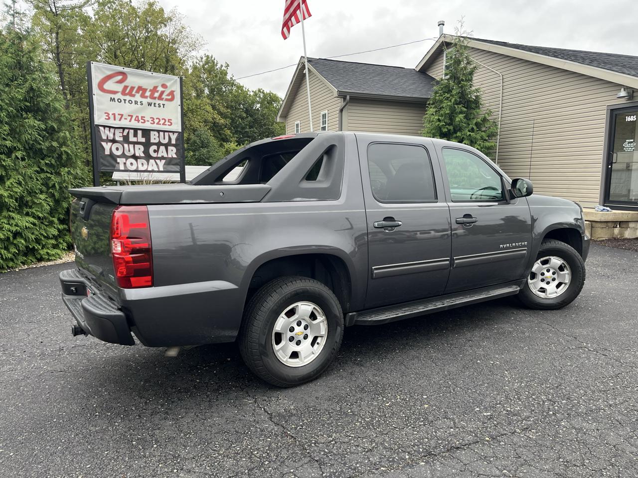 Chevrolet Avalanche LS 2WD 2010