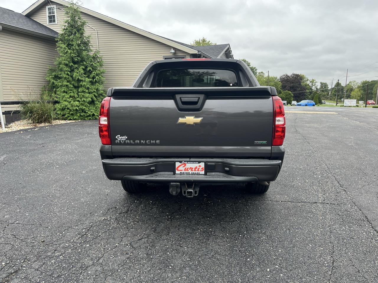 Chevrolet Avalanche LS 2WD 2010