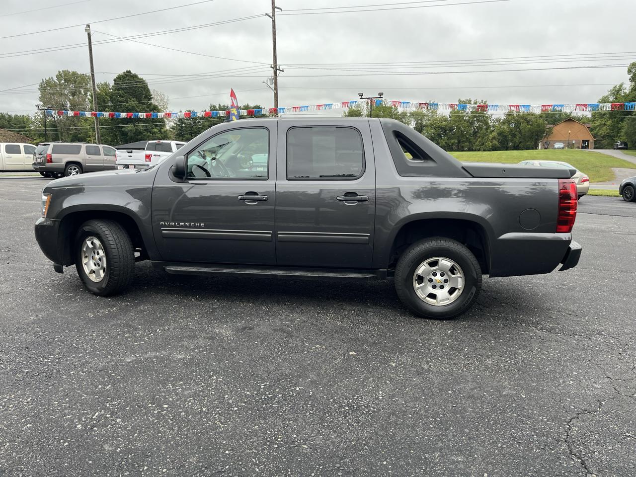 Chevrolet Avalanche LS 2WD 2010