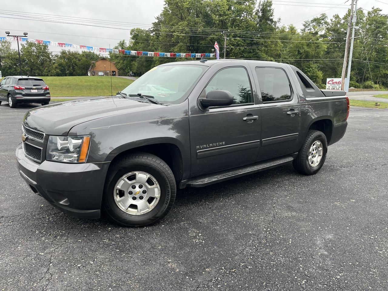 Chevrolet Avalanche LS 2WD 2010