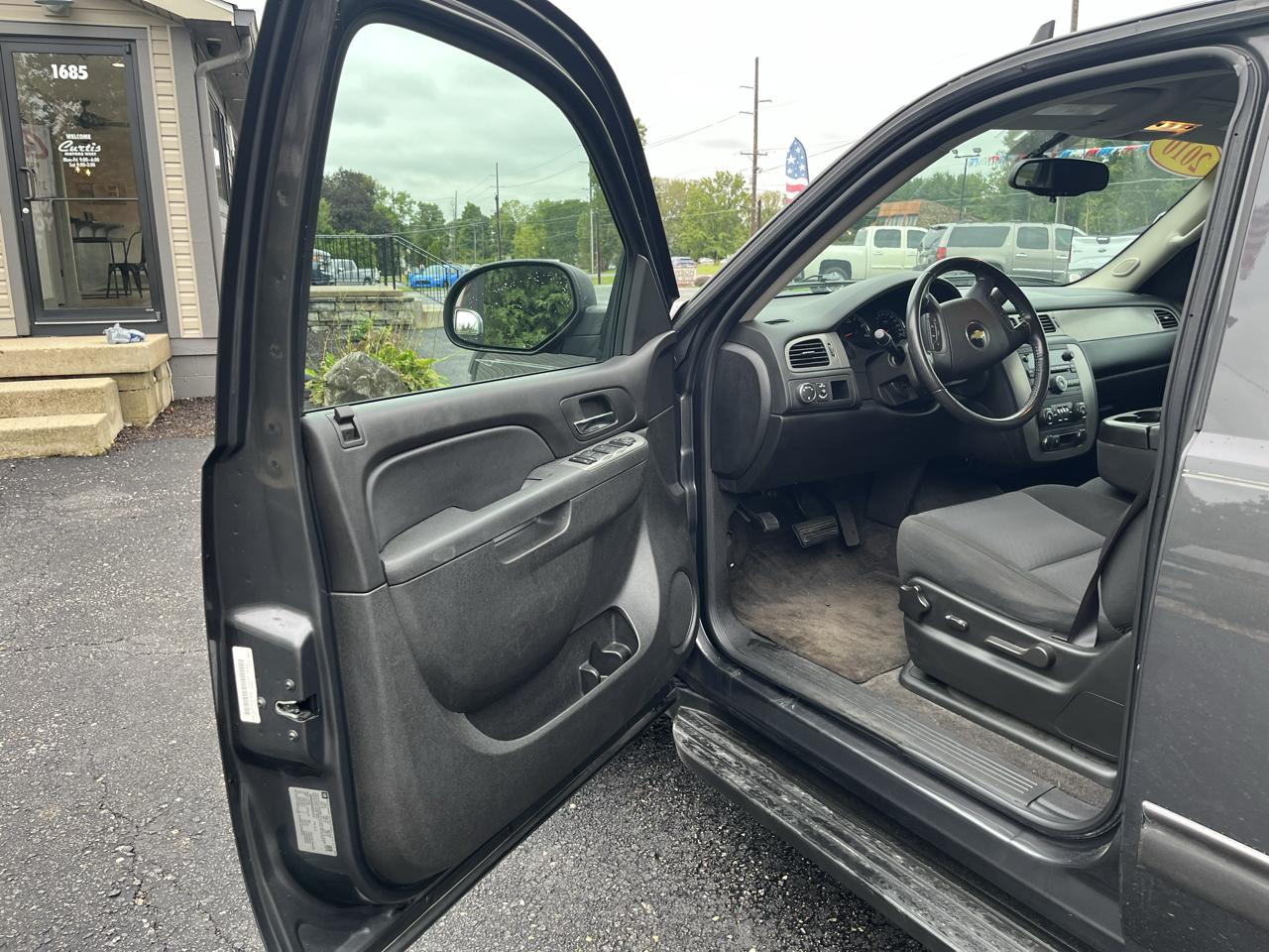 Chevrolet Avalanche LS 2WD 2010
