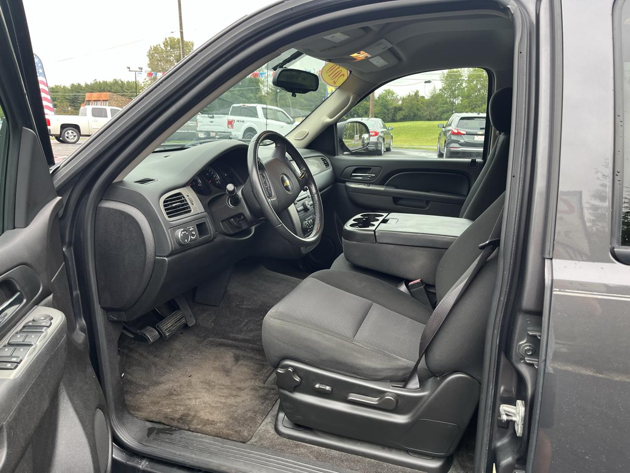 Chevrolet Avalanche LS 2WD 2010