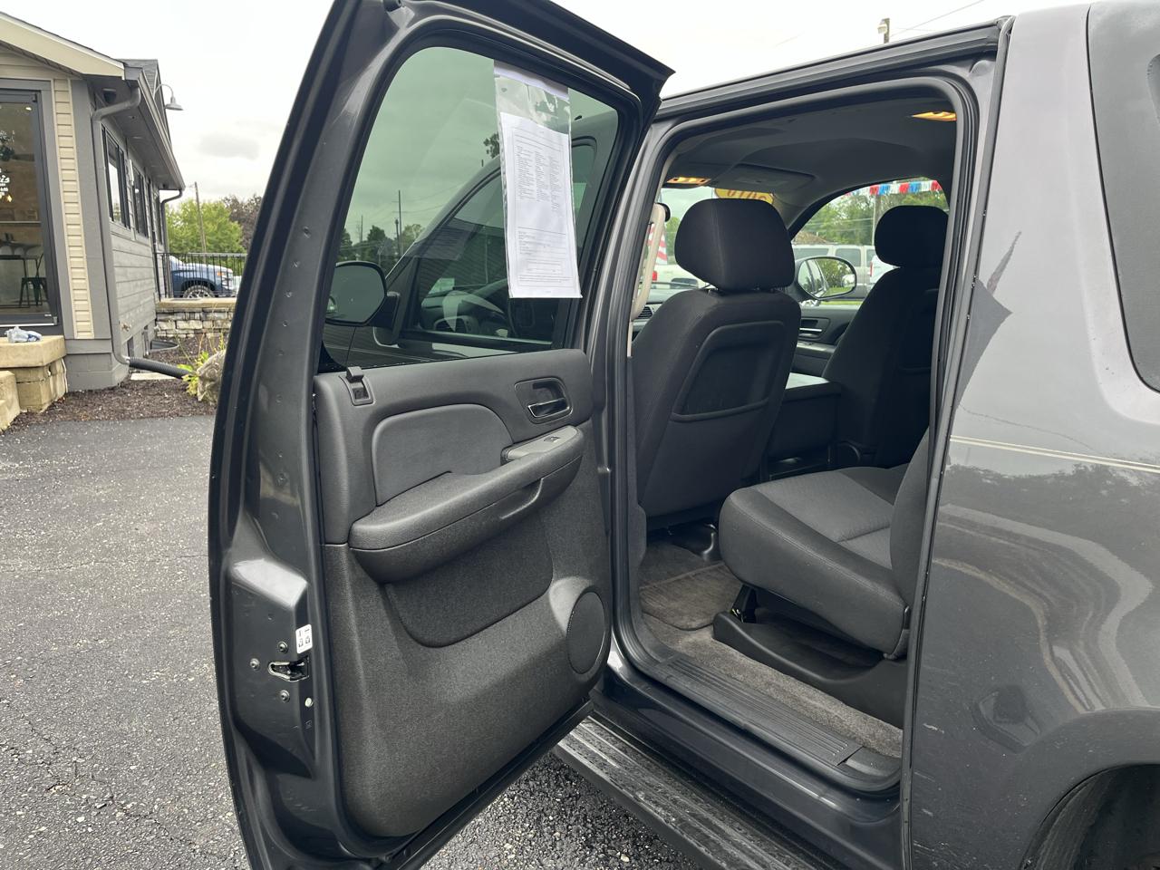 Chevrolet Avalanche LS 2WD 2010