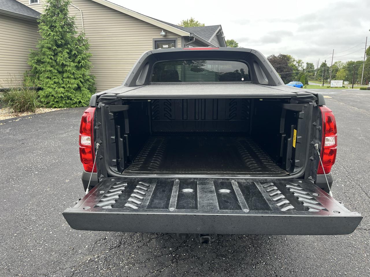 Chevrolet Avalanche LS 2WD 2010