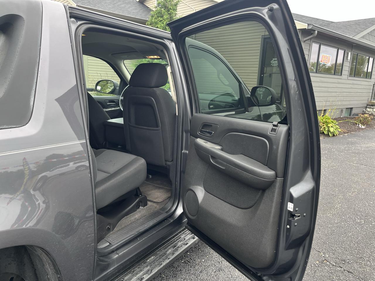 Chevrolet Avalanche LS 2WD 2010