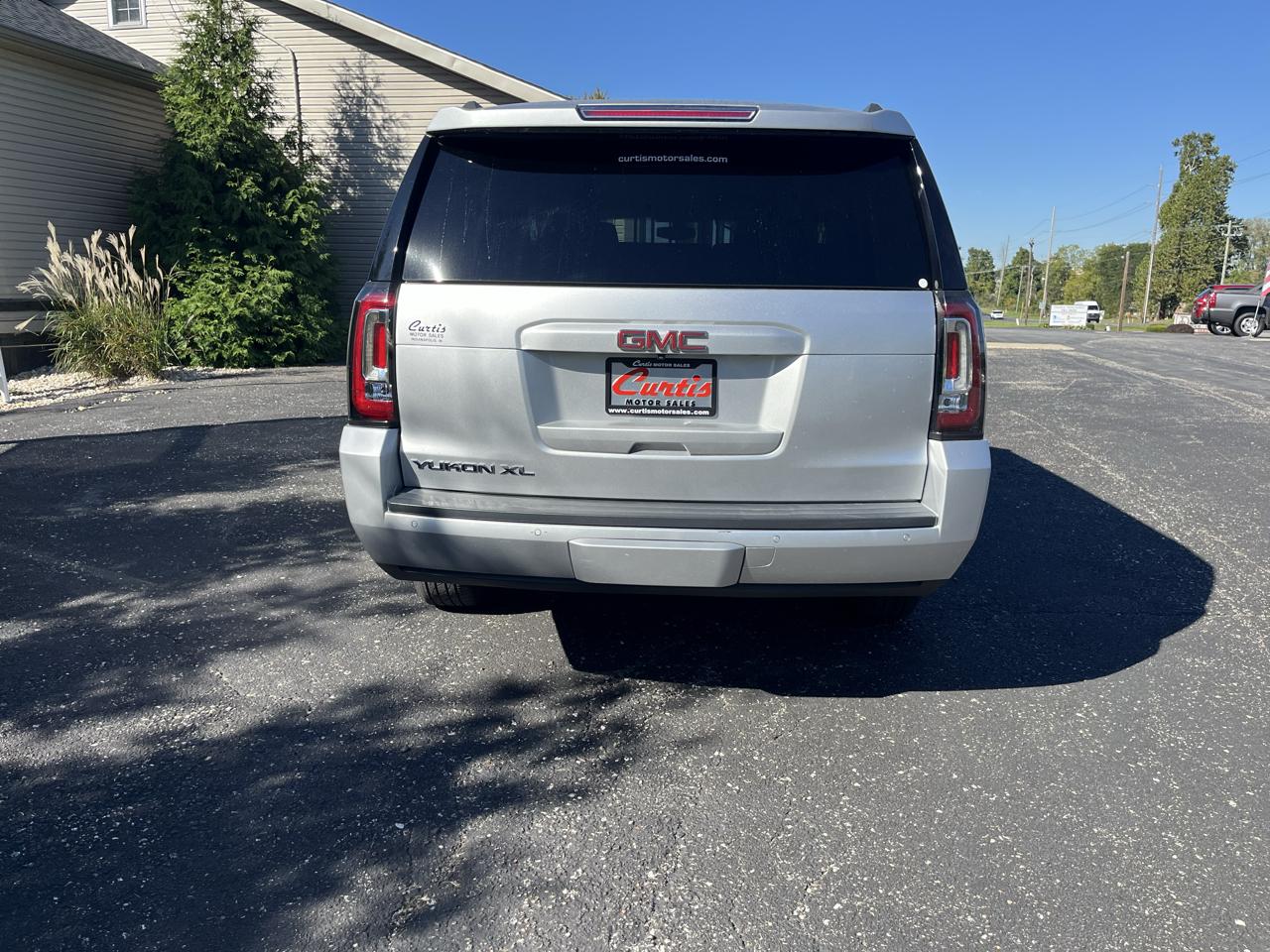 GMC Yukon XL SLE 4WD 2017