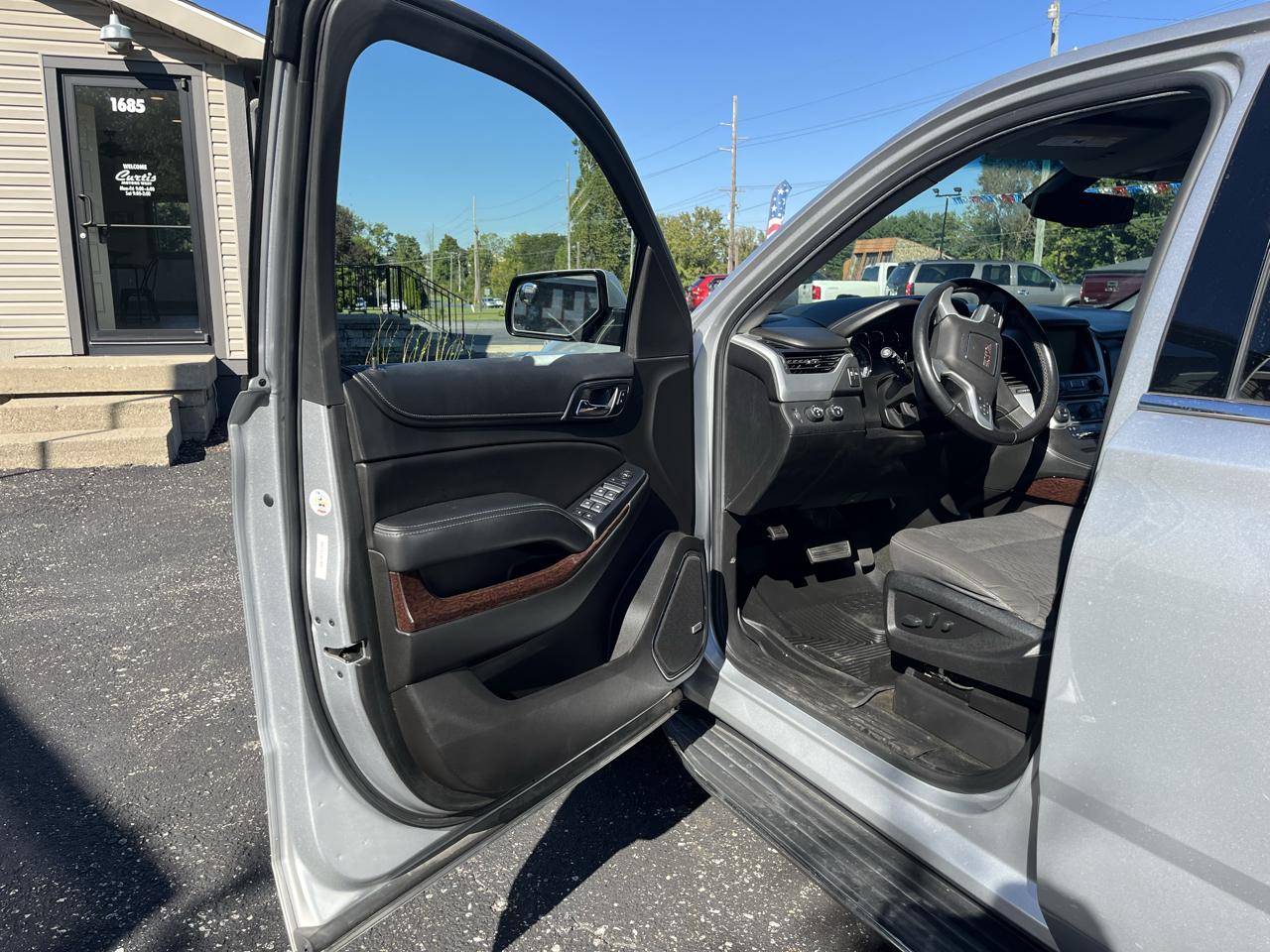 GMC Yukon XL SLE 4WD 2017
