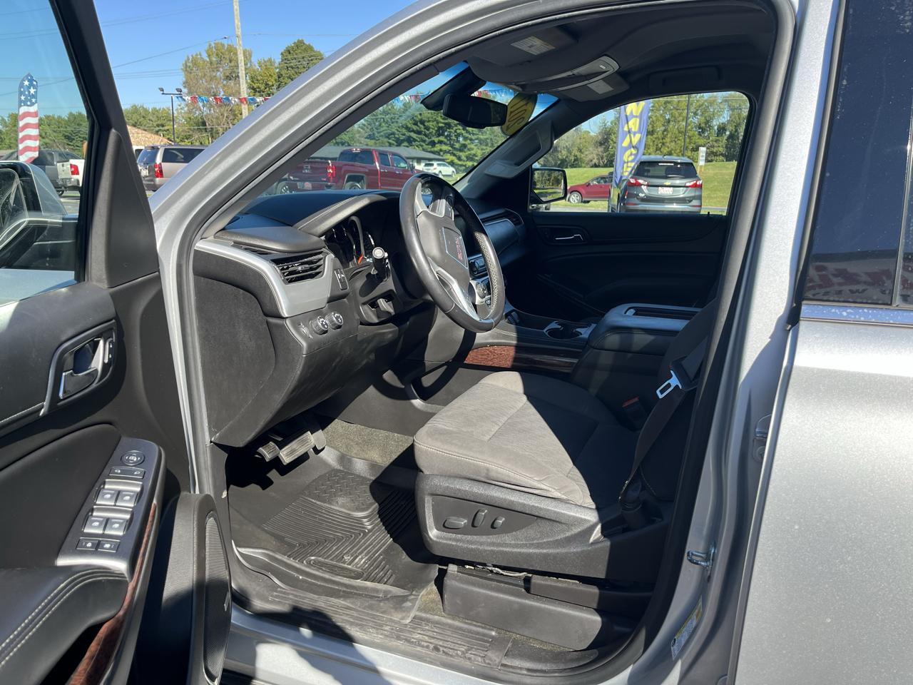 GMC Yukon XL SLE 4WD 2017